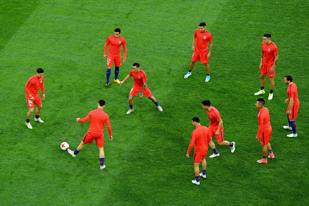 Pizzi formó a su escuadra así porque cuenta con una generación de jugadores dotados técnicamente para mover el balón en espacios reducidos.