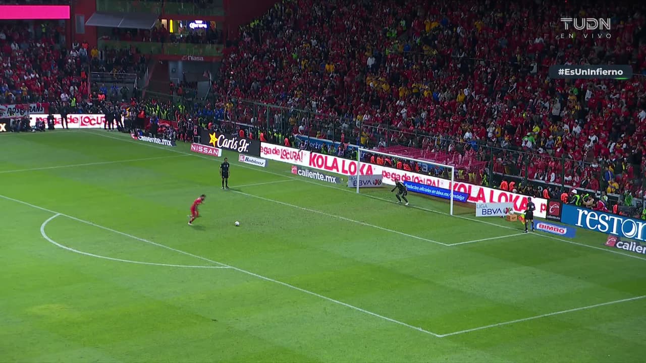 ¡GOL!  anota para Toluca. Bruno Méndez