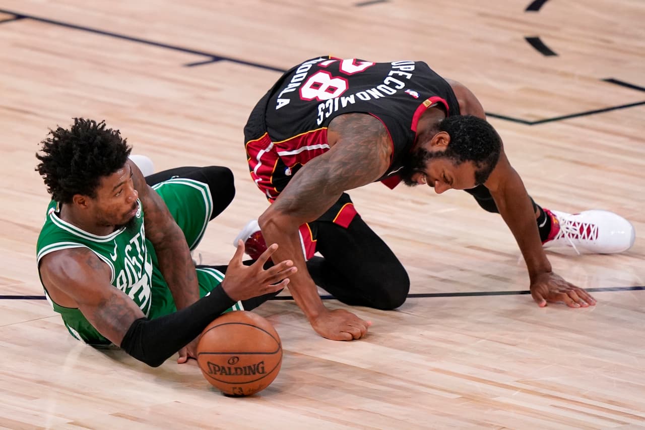 El novato Tyler Herro se echa al equipo de Miami al hombro y anota 37 puntos en la victoria 109-112 sobre los Boston Celtics.