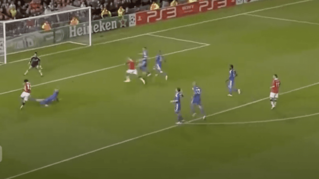 Sin embargo, los locales asumieron la ventaja de inmediato y sentenciaron la eliminatoria con un tiro potente a ras de pasto por parte de Park Ji-Sung.