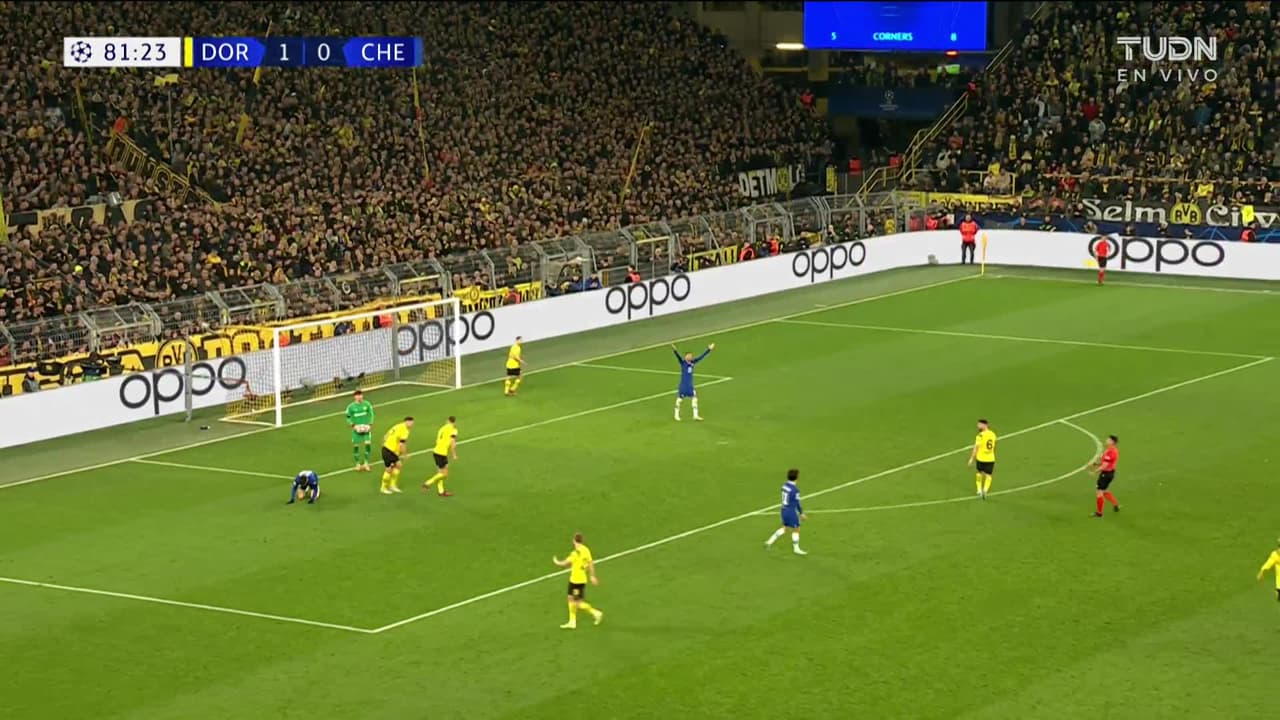 ¡TIRO ATAJADO! disparo por Kai Havertz.