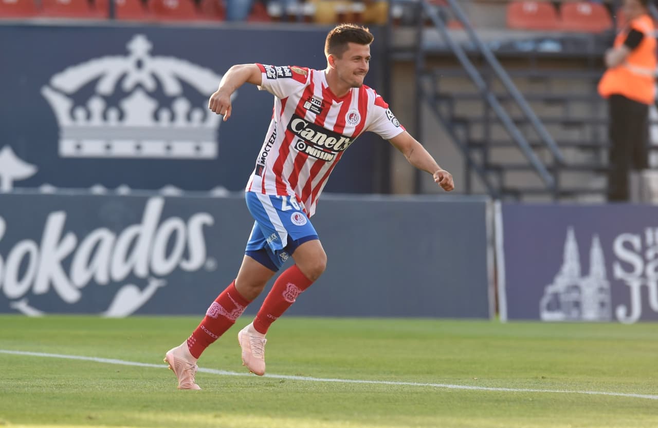 Corría el minuto 5 del partido cuando apareció Fernando Madrigal para romper el cero a favor del equipo visitante.