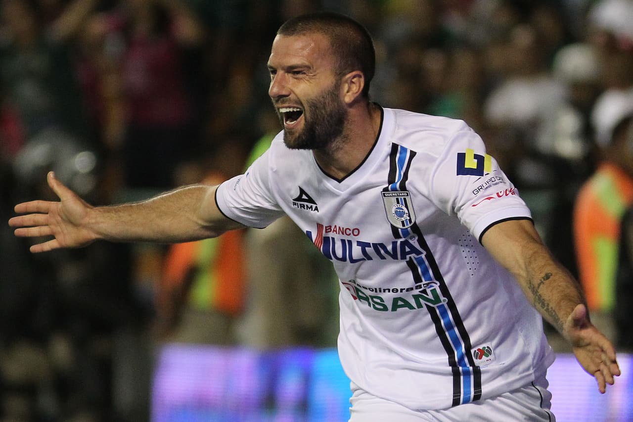 Villa logró acabar como campeón de goleo con 13 anotaciones a lo largo de las 17 jornadas, méritos suficientes para ser considerado como el mejor futbolista de la Liga MX.