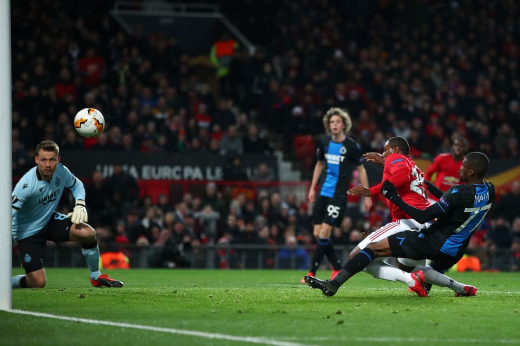 Tremenda asistencia de Juan Mata en el gol de Odion Ighalo, que sólo tiene que empujar la pelota hacia la red. Cayó el segundo.