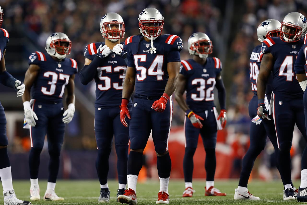 New England Patriots linebacker Dont'a Hightower (54) looks on during a week 7 NFL football game against the Atlanta Falcons on Sunday, Oct. 22, 2017, in Foxborough, Mass. New England won 23-7. (Aaron M. Sprecher via AP)