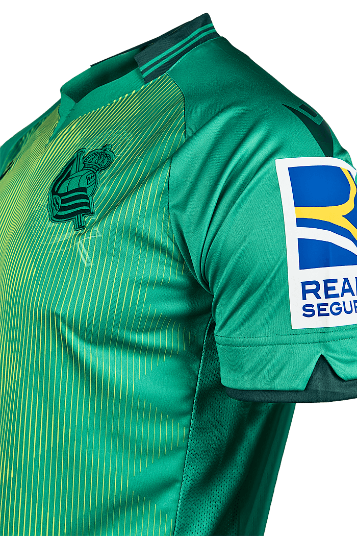 La Real Sociedad presentó sus dos uniformes de la siguiente temporada –así como los dos de portero y la ropa de presentación– con diseños exclusivos y vanguardistas. De quedarse, Moreno tendrá una piel de primera calidad en el fútbol español.