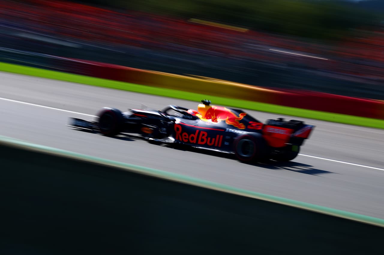Charles Leclerc, piloto monegasco de Ferrari, saldrá desde la pile position este domingo en el Gran Premio de Bélgica tras firmar el mejor tiempo en las clasificatorias. Checo Pérez, de Racing Point, arrancará en la séptima posición.