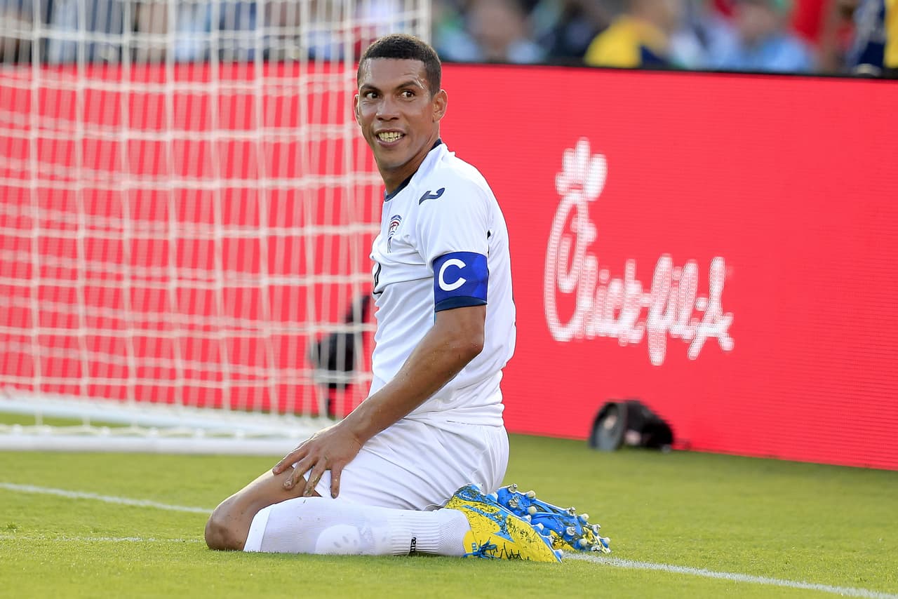 El capitán de la Selección de Cuba de fútbol, 
<b>Yasmani López</b>, se suma a una lista de deportistas cubanos que tomaron la dura decisión de escapar. El futbolista se ausentó de la práctica del pasado lunes luego de la goleada de 7-0 ante México en el debut cubano en la Copa Oro 2019 que se disputa en Estados Unidos. El jugador de 31 años parece tener intenciones de permanecer en territorio estadounidense.