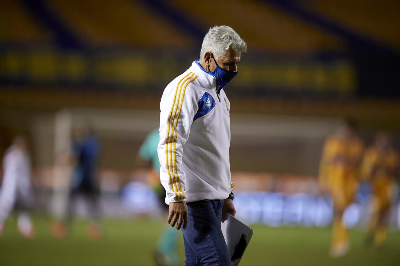 Tuca Ferretti: "Me encabrona el VAR, nos mandó a repechaje"