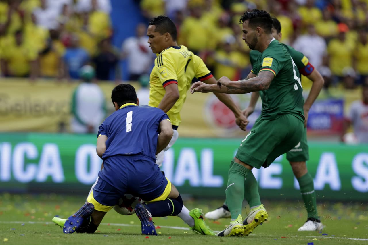 Carlos Bacca, el goleador del A.C. Milan, tuvo una oportunidad en el segundo tiempo que Lampe (Bolivia), a quemaropa, sacó milagrosamente al tiro de esquina.