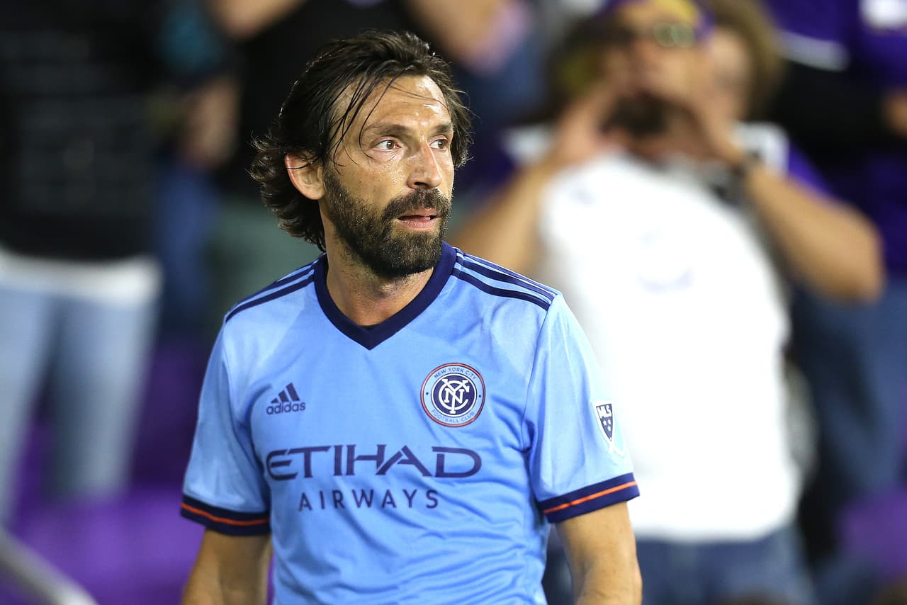 A pesar de tener una calificación de 79, el italiano ya retirado Andrea Pirlo es el tercer volante elegido en el equipo de Di María.