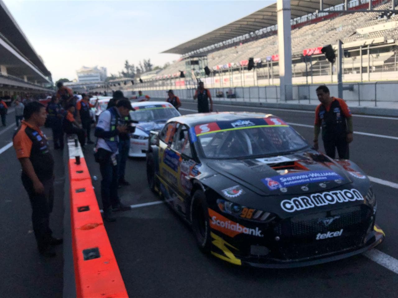Con mucha pasión y un gran ambiente, así se vive el cierre de Nascar Challenge en México.