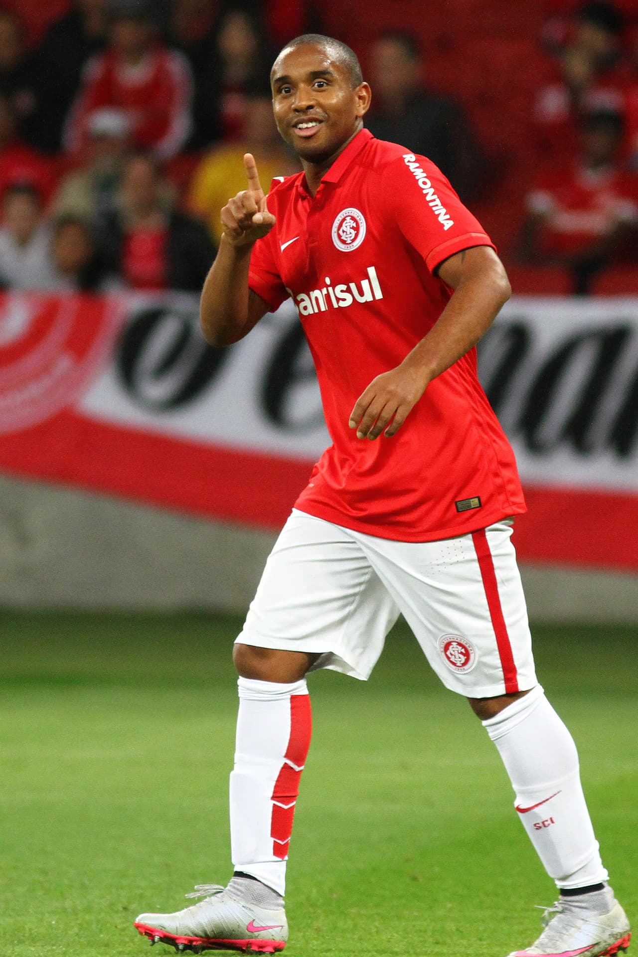 (2008) Anderson: en aquel entonces, el brasileño defendía los intereses del Manchester United. No pudo consolidarse y pasó a préstamo a la Fiorentina. Luego decidió regresar a su país para jugar con el Internacional de Portoalegre y luego con Coritiba, donde permanece en la actualidad. Formó parte de un plantel súper campeón, incluso levantó la Champions.