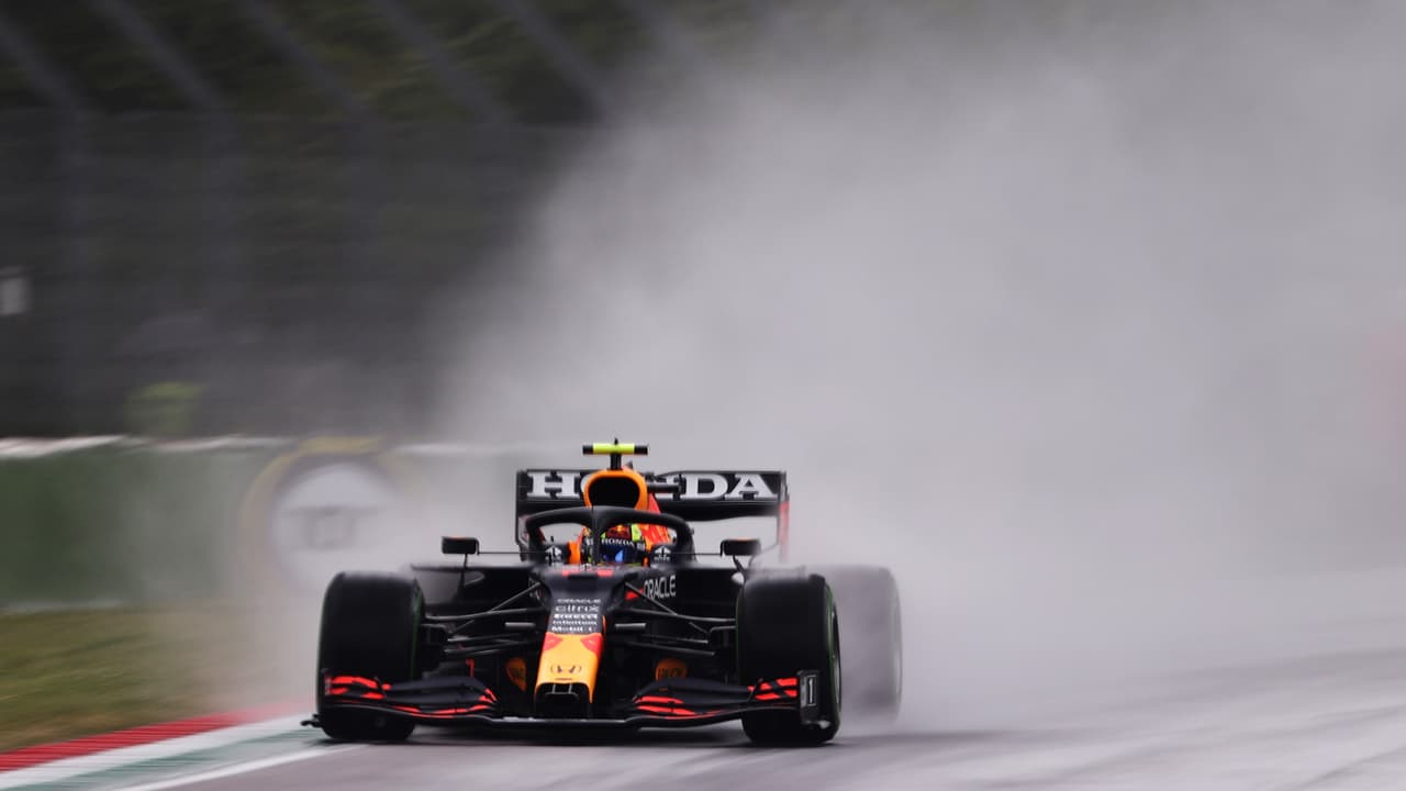 Checo Pérez queda fuera de puntos en GP de Emilia Romagna; gana Verstappen
