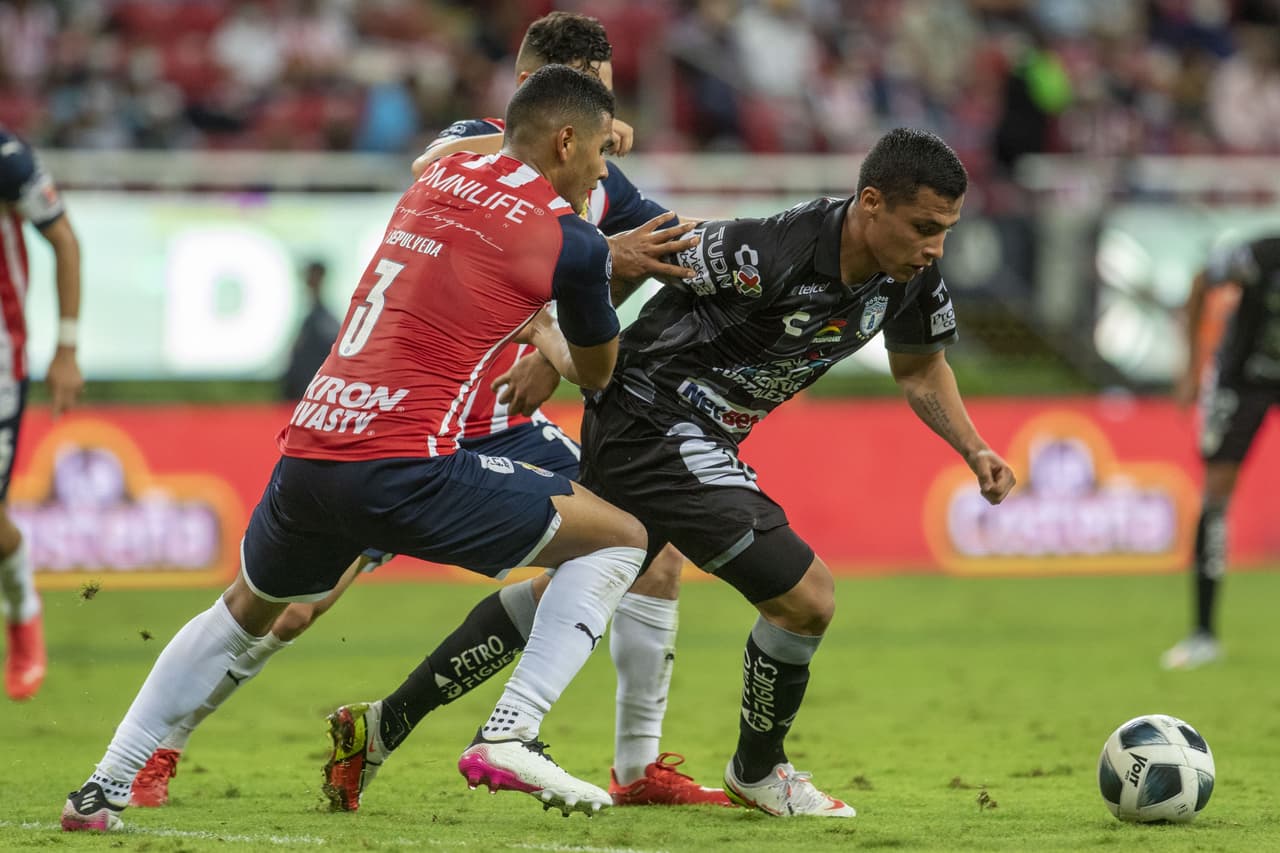 La recta final del primer tiempo perteneció nuevamente para Pachuca que llegó a incomodar el arco rojiblanco en un par de ocasiones.