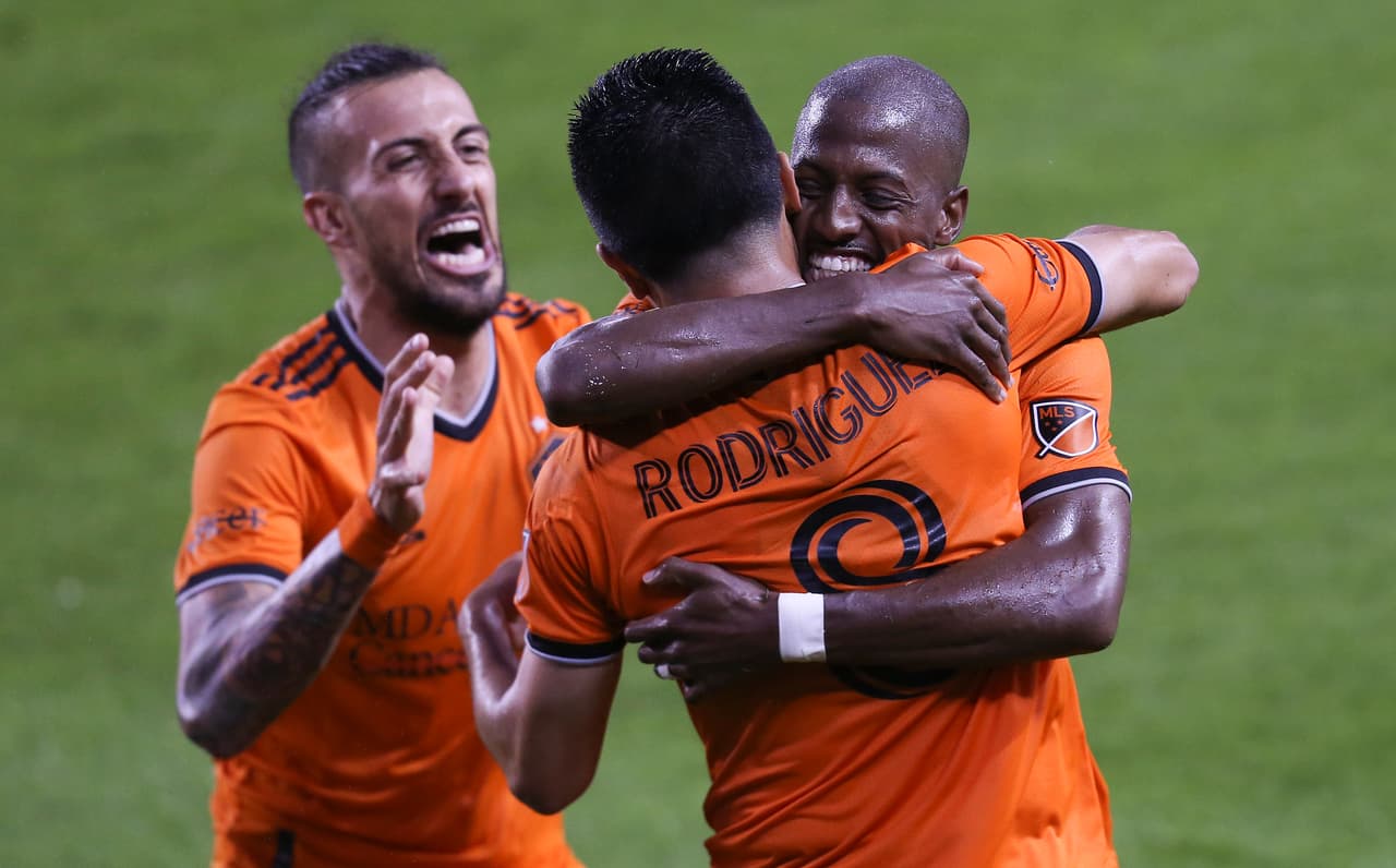 El 'opening weekend' de MLS comenzó con la victoria 2-1 de Houston Dynamo ante San Jose Earthquakes.