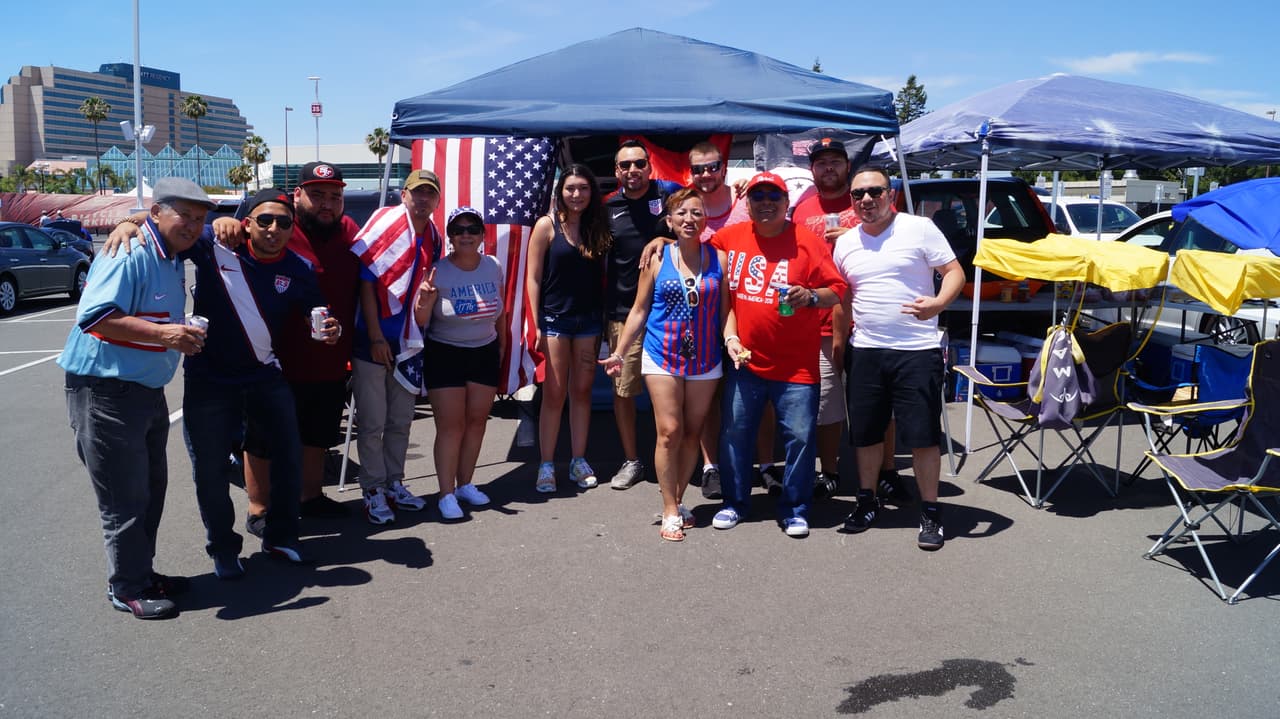 Aficionados previo al Estados Unidos vs. Colombia
