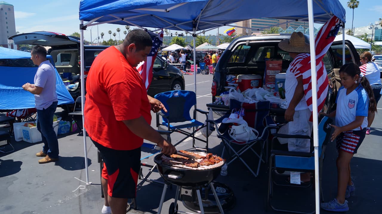 Aficionados previo al Estados Unidos vs. Colombia