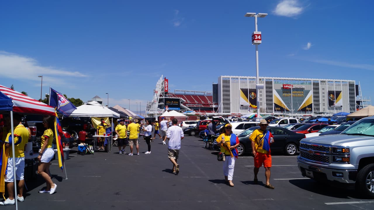 Aficionados previo al Estados Unidos vs. Colombia