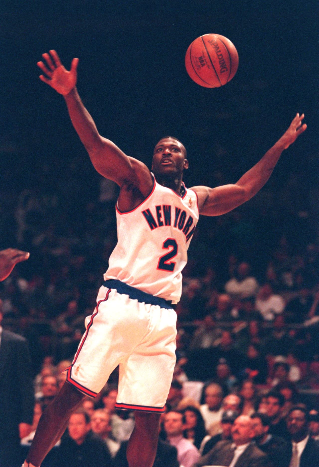 Larry Johnson fue uno de los jugadores más populares en la década de los 90, siendo uno de los que más playeras vendía.