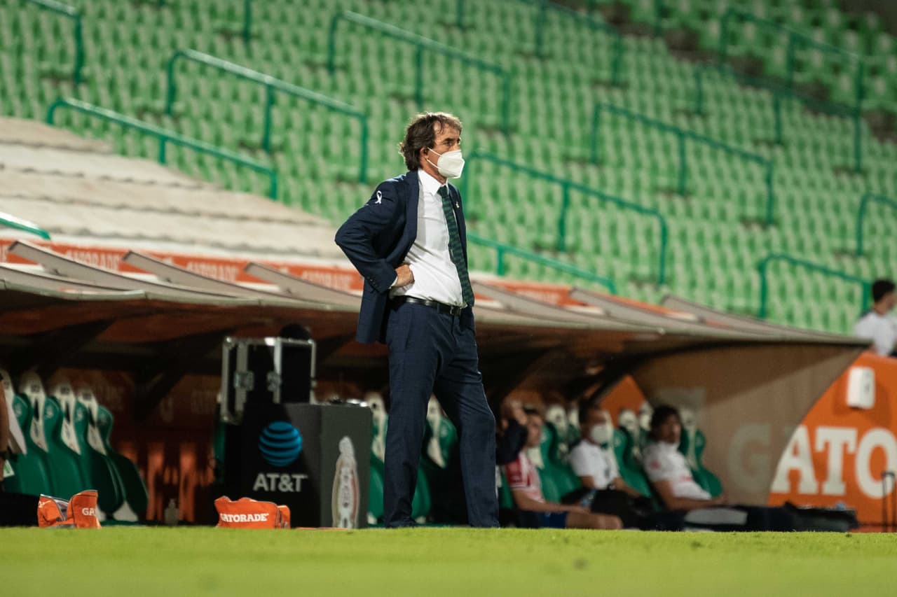 Guillermo Almada disfrutó el triunfo de Santos Laguna ante Chivas