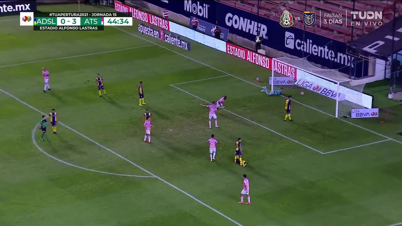 ¡TIRO ATAJADO! disparo por Luis Reyes.