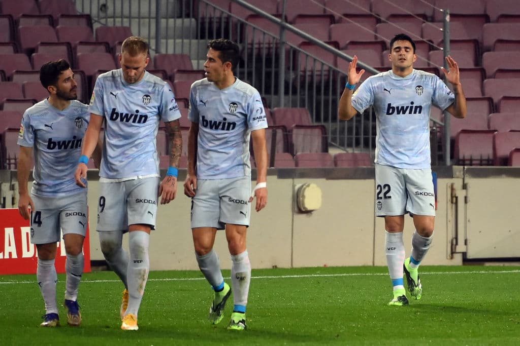 Diakhaby (29’) adelantó a los visitantes y Lionel Messi (45´4’) emparejó los cartones. Ronald Araújo (52’) daba vuelta al marcador, pero apareció Maxi Gómez (69’) para sellar el empate definitivo. Barcelona cierra la jornada con 21 unidades y con 8 puntos de diferencia con el líder de la competición.