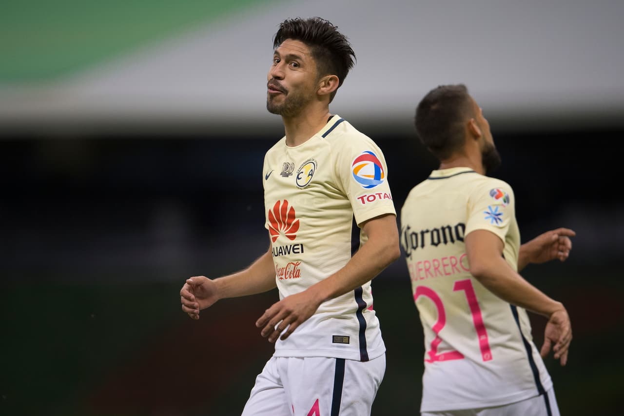 Action photo during the match America vs Jaguares at Azteca Stadium, Apertura 2016 MX Cup. -- Foto de accion durante el America vs Jaguares en el Estadio Azteca, Partido Correspondiente a los Cuartos de Final del Torneo Apertura 2016 Copa MX, en la foto: Oribe Peralta ---18/10/2016/MEXSPORT/ Osvaldo Aguilar.