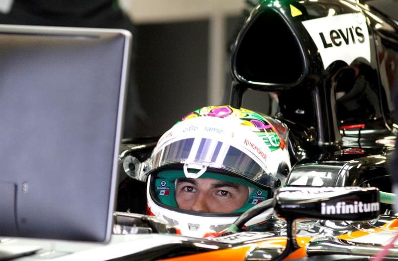 El casco de 'Checo' en México tiene un diseño especial hecho por mexicanos. Se llama 'Amor eterno' y está inspirado en el Día de los Muertos, con imágenes de piezas prehispánicas provenientes de Puebla.