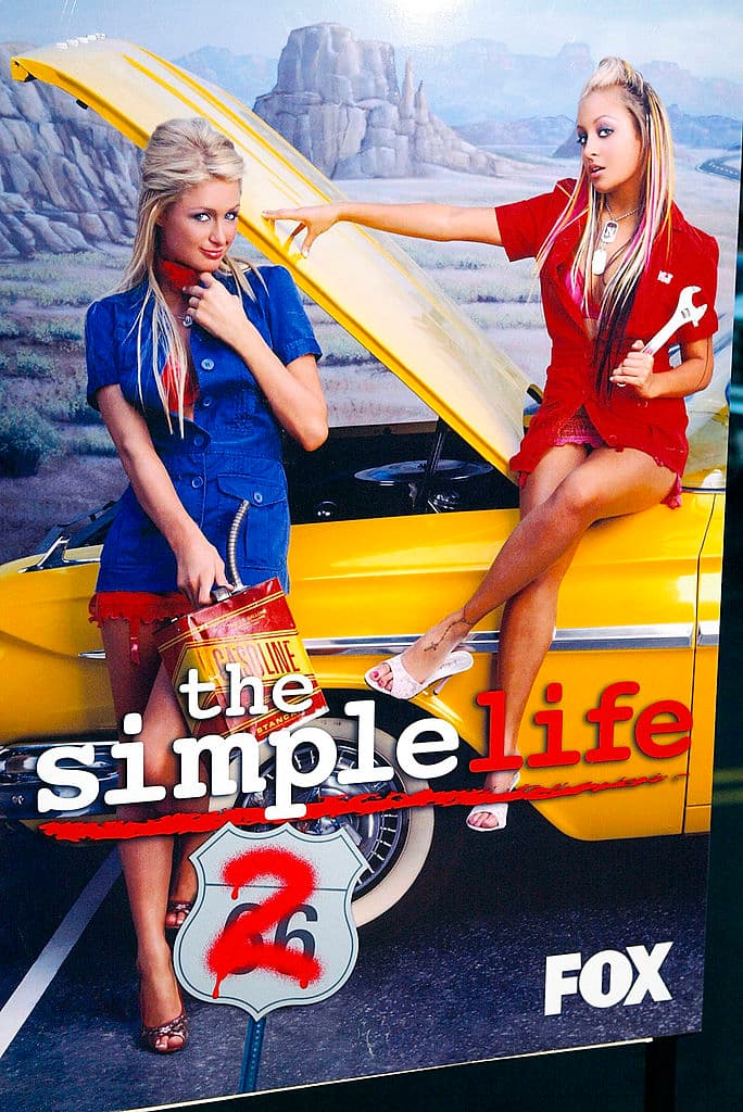 En el año 2000, la socialité y empresaria, compartió pantalla con su ex mejor amiga, Nicole Richie, en el reality llamado ‘The Simple Life’.