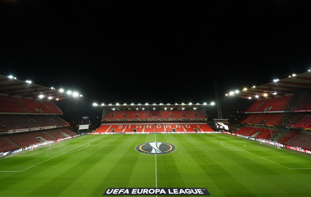 Los fanáticos fueron llegando poco a poco, pero sin duda los que más se hacían notar eran los españoles.