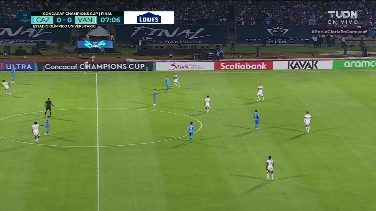 ¡GOL!  anota para Cruz Azul. Ignacio Rivero