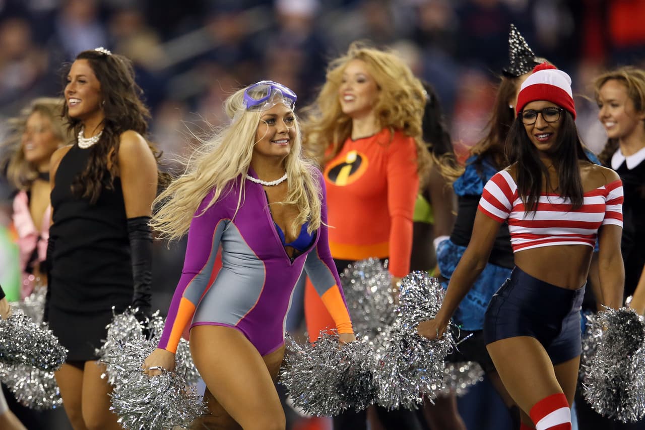 Las bellas porristas de la NFL siguen demostrándonos sus disfraces en esta época de Halloween. ¡Chécalos!
