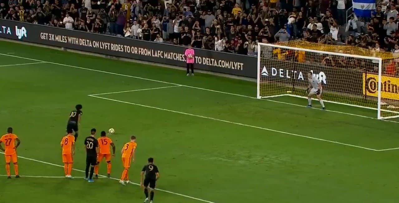 Dicho trofeo otorga un pase directo a la Liga de Campeones de la Concacaf. De manera que pronto veremos a Carlos Vela enfrentar equipos de la Liga MX.