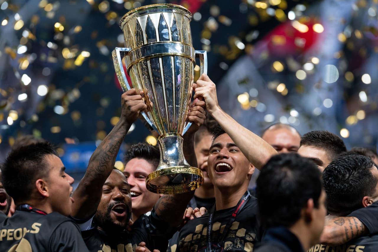 Así se vivieron los festejos de los Rayados del Monterrey tras imponerse en la Final de la Liga Campeones a los Tigres de la UANL en el Estadio BBVA.