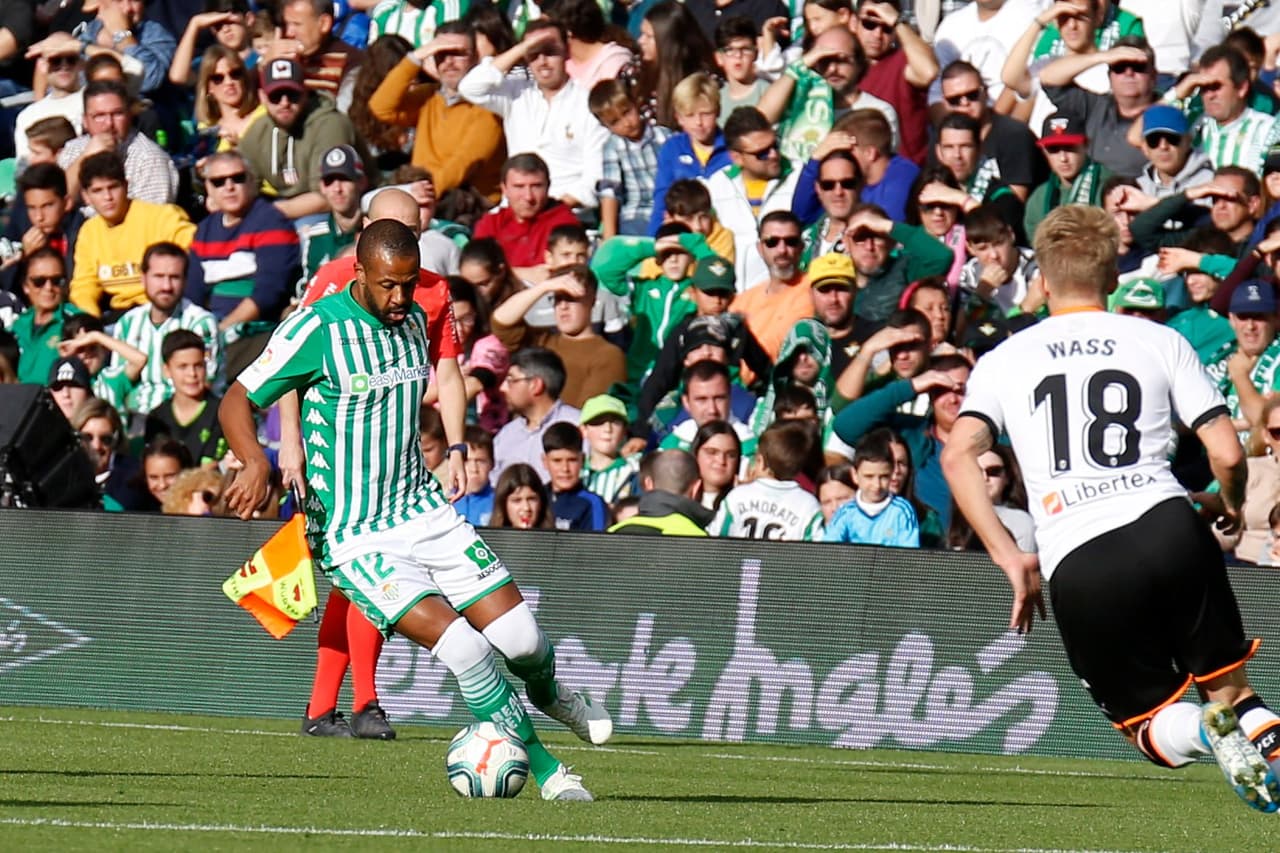 Gomez (32’) abrió el marcador para Valencia y Joaquín Sánchez (37’) emparejó los cartones.