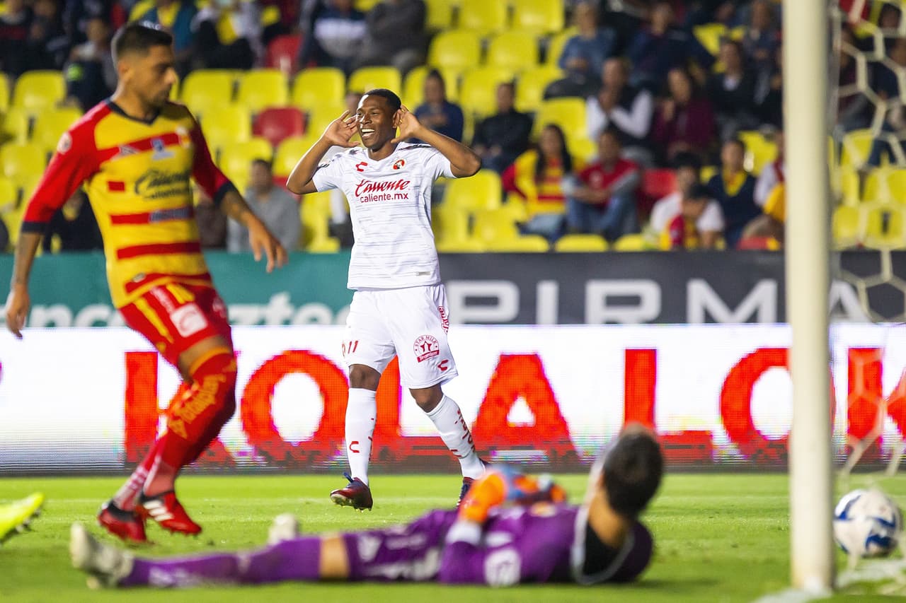 Bryan Angulo logró el gol del emapte para poner el 1-1 ante Monarcas en uno de los dos juegos que abrieron la Jornada 6.