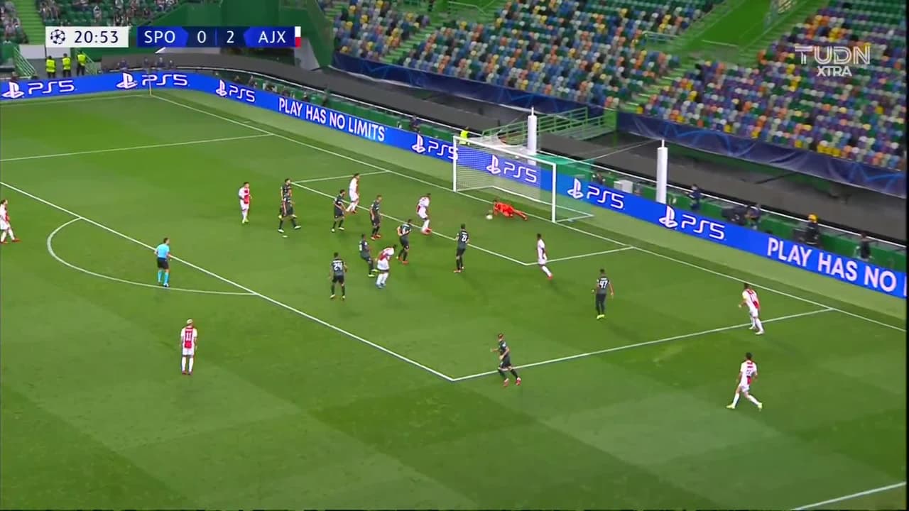 ¡TIRO ATAJADO! disparo por Ryan Gravenberch.