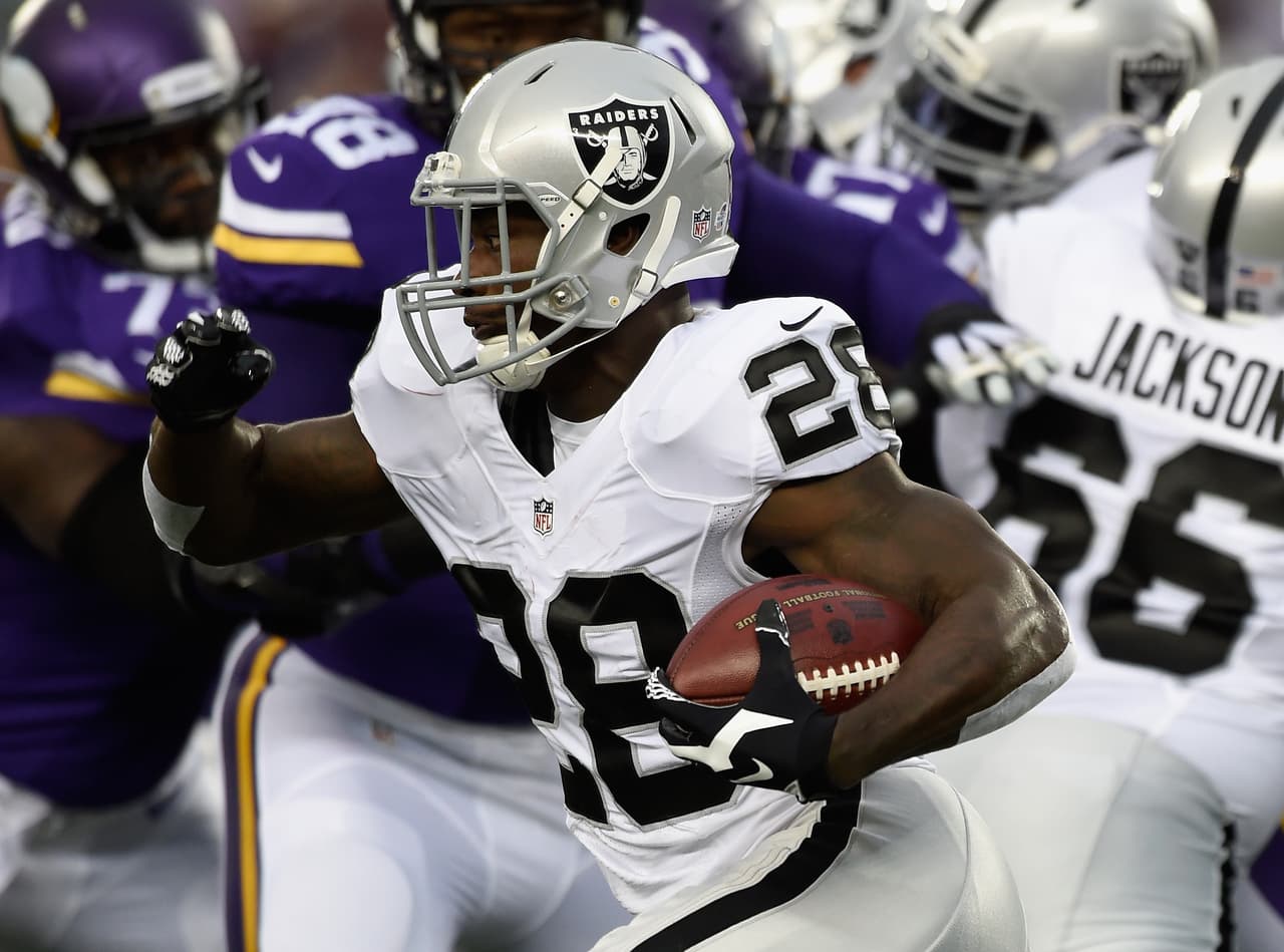 MINNEAPOLIS, MN - AUGUST 22: Latavius Murray #28 of the Oakland Raiders carries the ball against the Minnesota Vikings during the first quarter of the preseason game on August 22, 2015 at TCF Bank Stadium in Minneapolis, Minnesota. (Photo by Hannah Foslien/Getty Images)