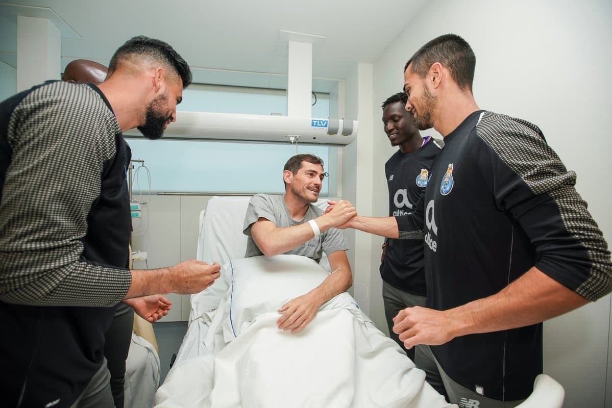 Todo el plantel del Porto brindó su buena energía para la recuperación de Iker Casillas.