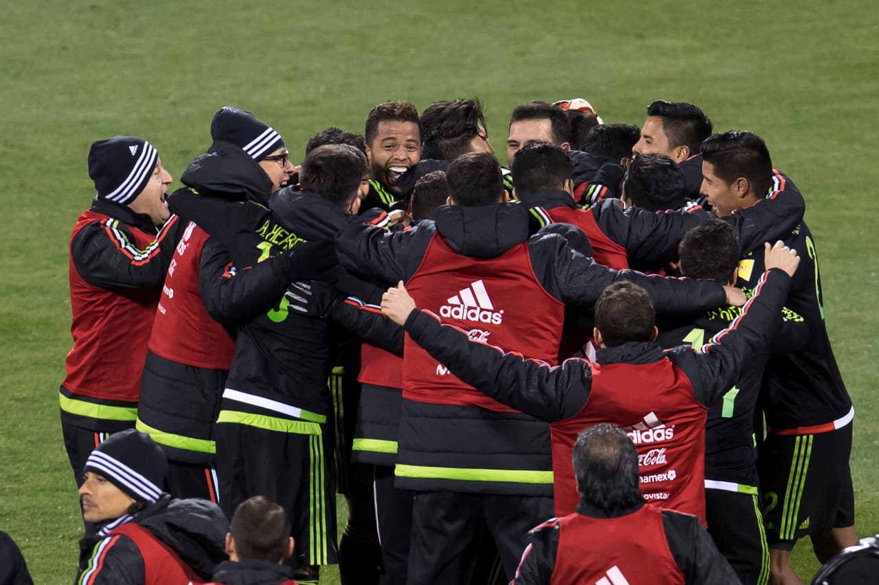 Action photo during the match United States vs Mexico, corresponding to the classification of the CONCACAF for the Russia 2018 FIFA World Cup at Mapfre Stadium. Foto de accion durante el partido Estados Unidos vs Mexico, Correspondiente a las eliminatorias de Clasificacion de la CONCACAF para la Copa Mundial FIFA Rusia 2018, en el Estadio Mapfre, en la foto: (i-d) Rafael Marquez, Miguel Layun, Giovani DOs Santos, Alfredo Talavera y Hugo Ayala de Mexico 11/11/2016/MEXSPORT/Jorge Martinez.