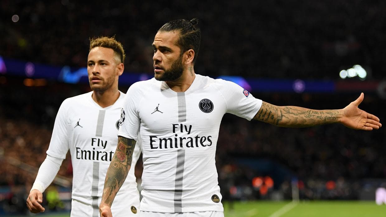 Dani Alves anunció su salida del PSG; su futuro aún es incierto