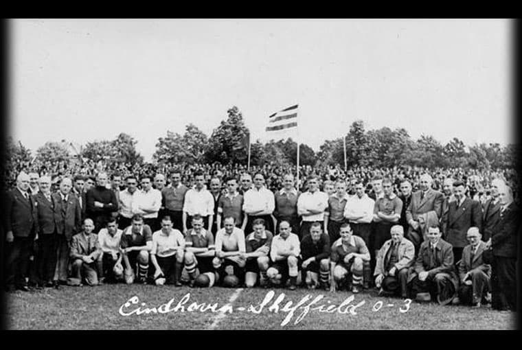 En 1860 nació el Hallam FC, también en Sheffield.Se enfrentaron por primera vez en Boxing Day, el 26 de diciembre de 1860.