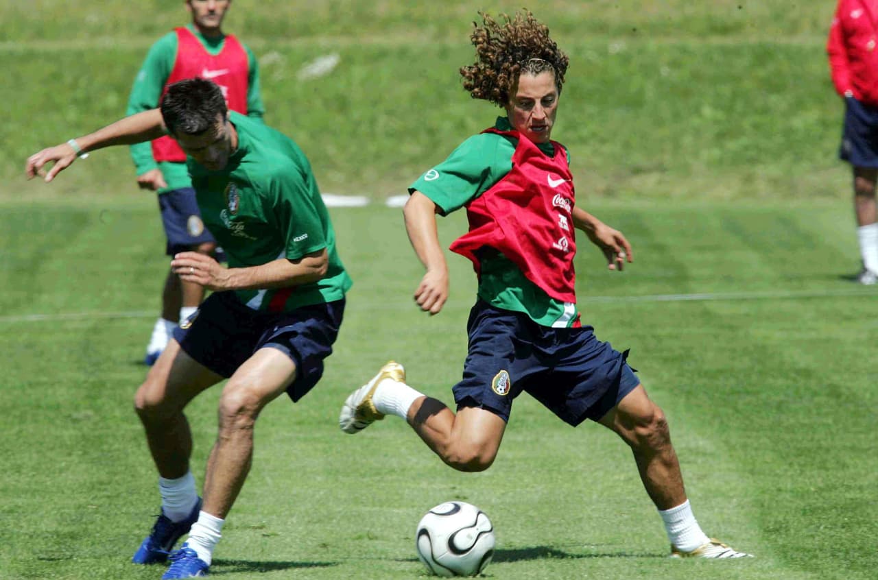Guardado debutó con 18 años en una cita mundialista al ser titular con México contra Argentina en Octavos de Final.
