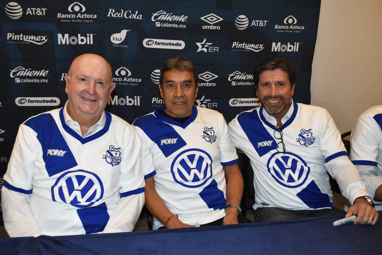 Manuel Lapuente, uno de los mejores entrenadores del futbol mexicano, logró títulos de liga y como seleccionador de México, consiguiendo el trofeo más importante a nivel selecciones: la Copa Confederaciones de 1999. En Liga MX, Manolo Lapuente hizo campeón al Necaxa, Puebla y América.