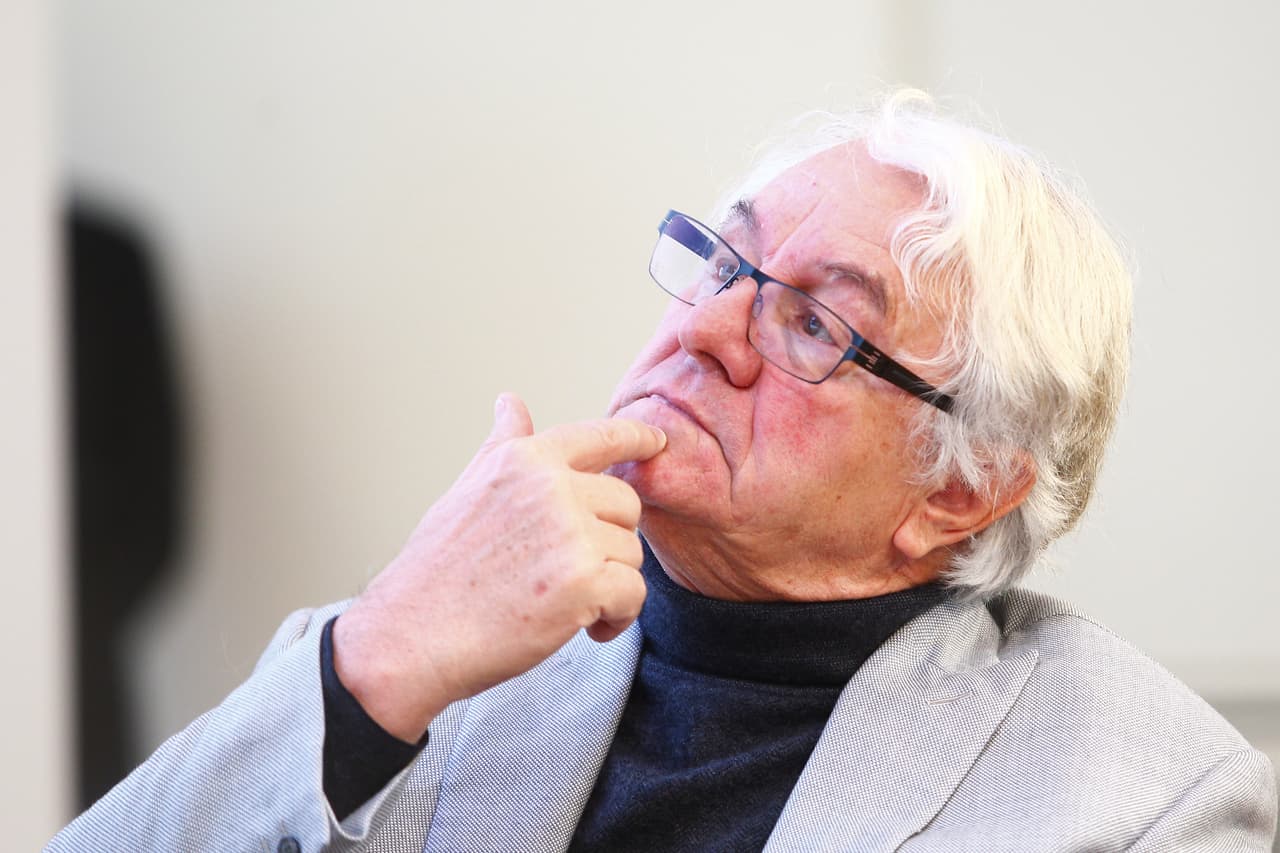 4. Hasso Plattner - 13.5 billones de dólares: San José Sharks (NHL).