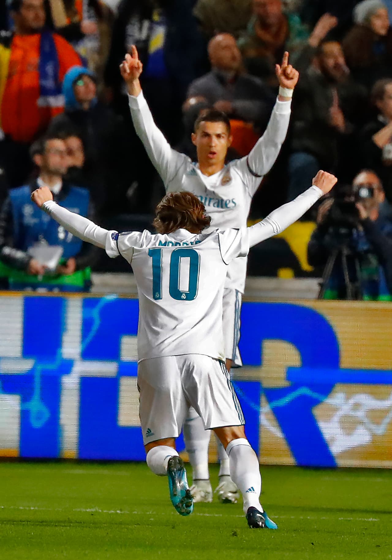 Sin embargo, el primer gol del partido lo conseguiría el croata Luka Modric al minuto 23.