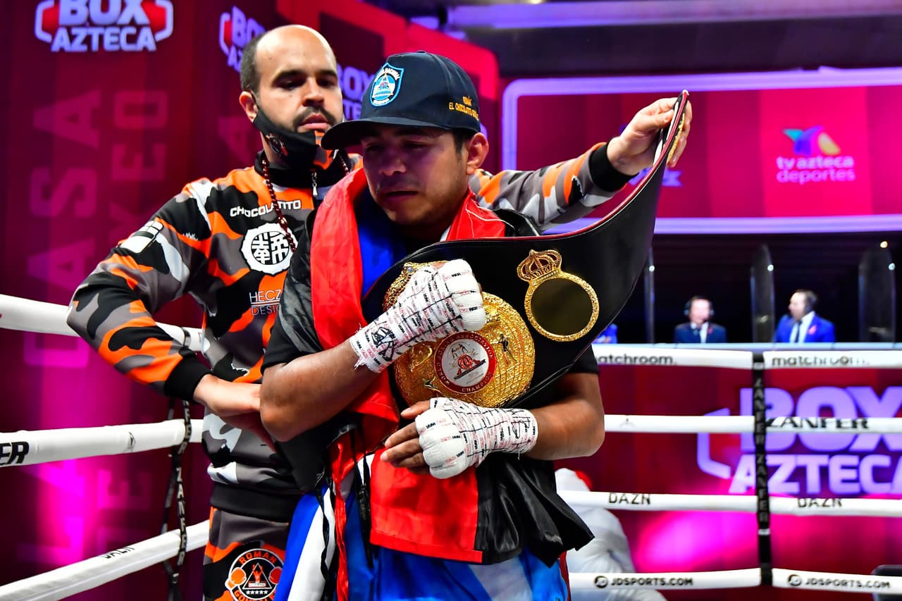 El nicaragüense retuvo el título Supermosca de la Asociación Mundial de Boxeo por decisión unánime. Con tarjetas de 118-110, 116-112 y 117-111, el retador hizo un combate serio, pero no le alcanzó.
