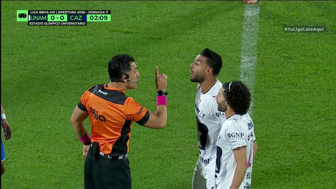 Arranca el partido y la pelota está en juego.