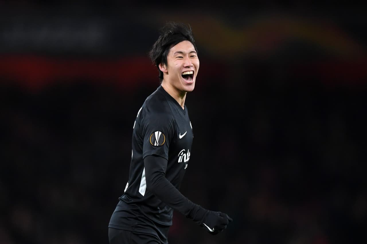 Frankfurt vence con doblete del japonés Daichi Kamada 2-1 al Arsenal en Londres. Unai Emery, director técnico del Arsenal vive momentos difíciles y más tras esta derrota.